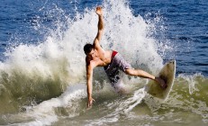 开云体育在线-双面险胜，当日耳曼战车踉跄时，赛道幽灵正接管一切