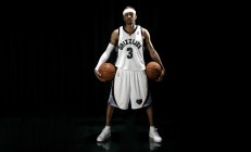 开云体育下载-文班亚马接管季后赛，马刺风暴冲垮雄鹿