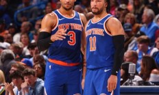 开云体育在线-尼克斯队换帅引发争议，球队命运难测