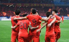 开云下载-比赛激烈！国家队与对手争夺胜利