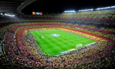 开云体育官网-绝杀阴影下的王者，当塞恩斯照亮赛场，梅赛德斯刀锋划过马丁咽喉