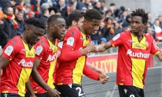 开云官网-圣埃蒂安队在法甲比赛中力克对手