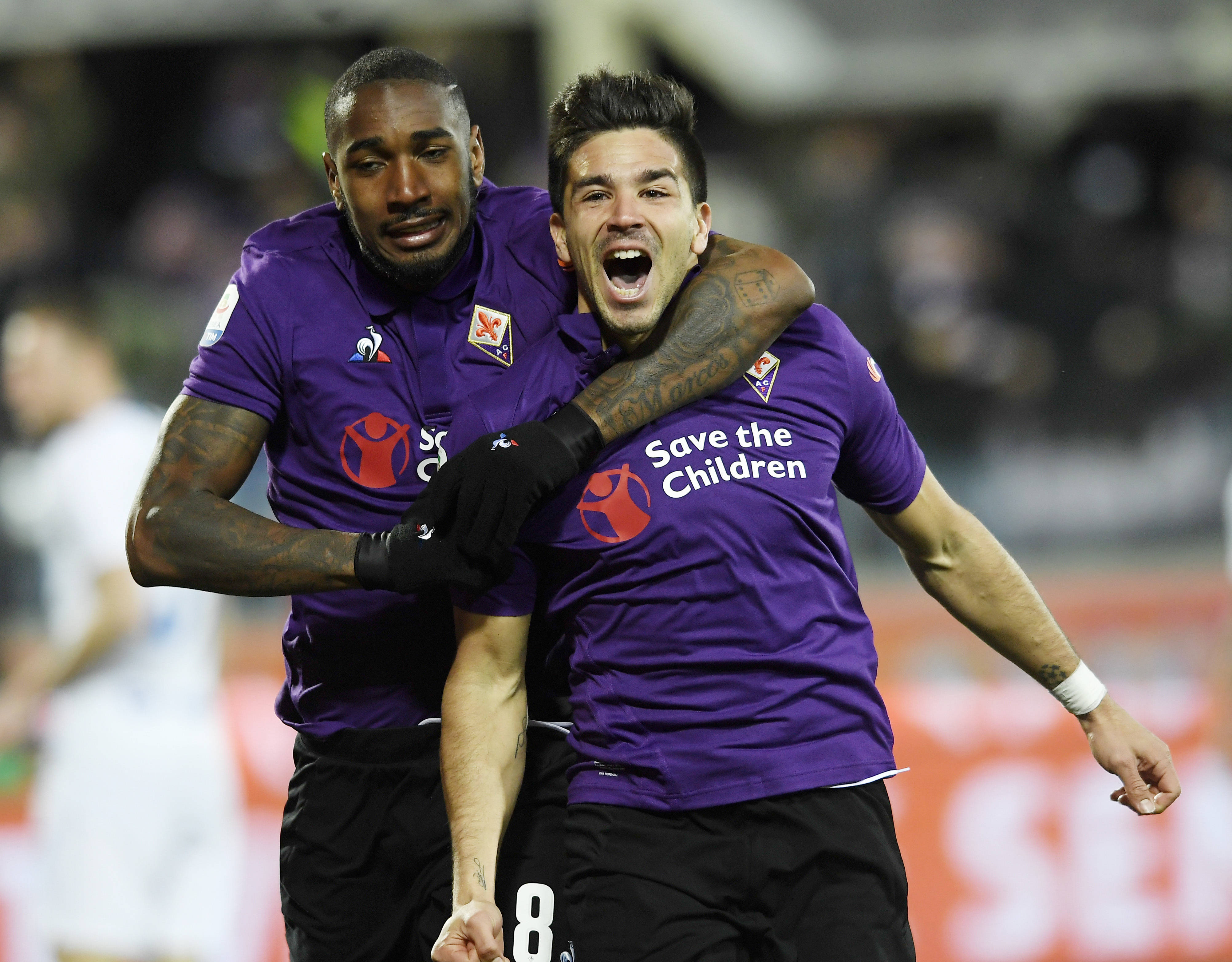 包含佛罗伦萨主场取胜，重返中游积分榜的词条