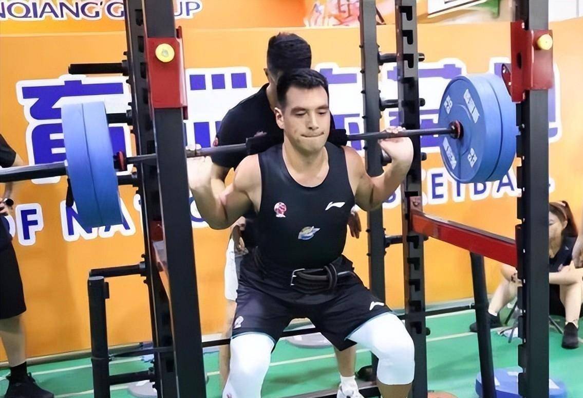 球员体能出众，撑起全场比赛