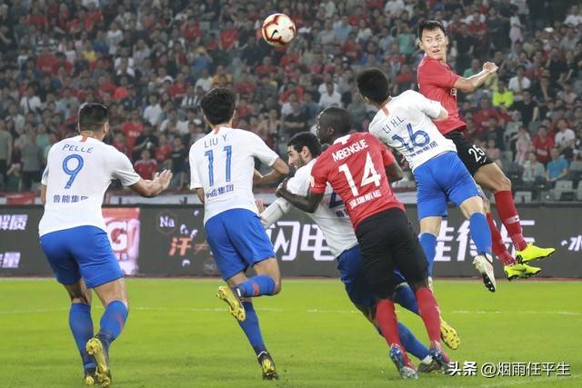 足球联赛比赛日益激烈，球队实力逐渐平衡