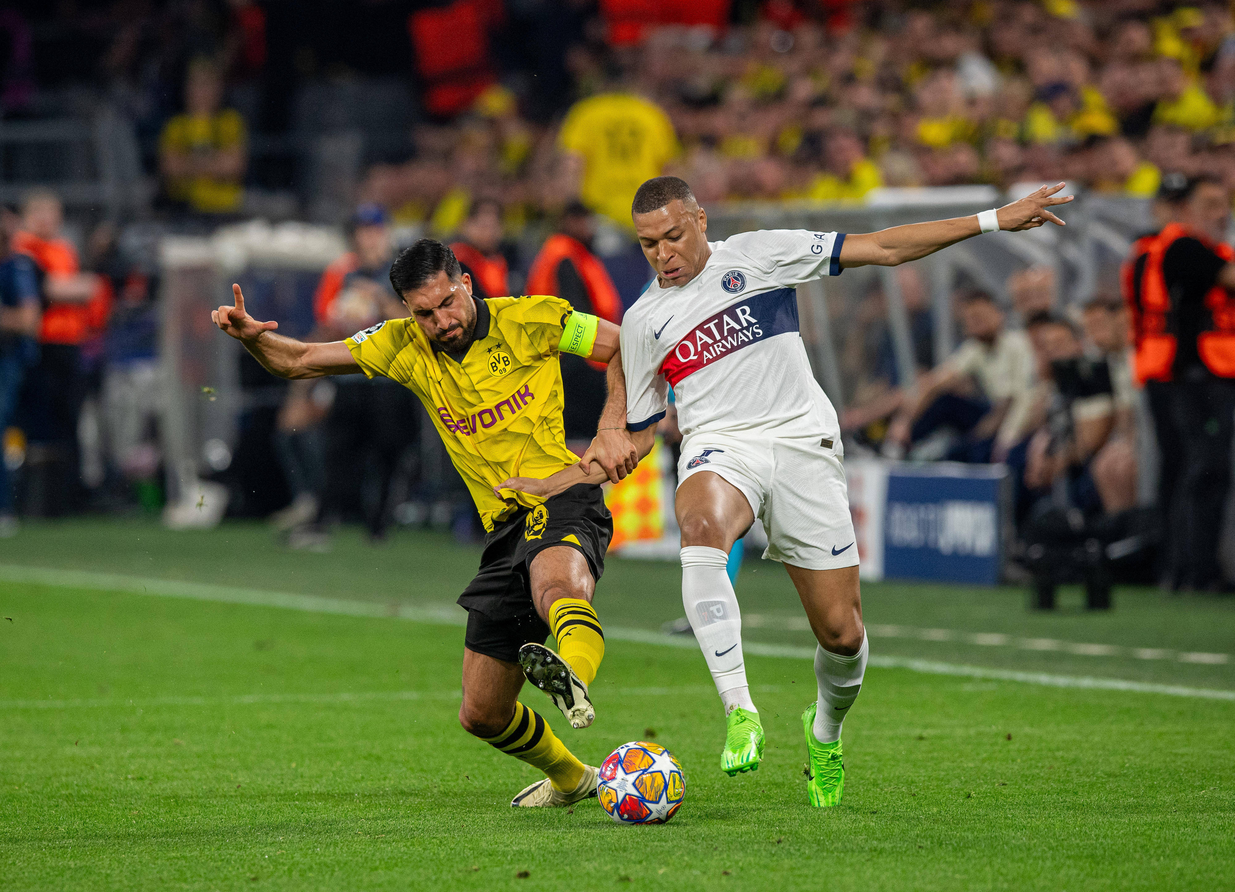 足球联赛比赛日益激烈，球队实力逐渐平衡