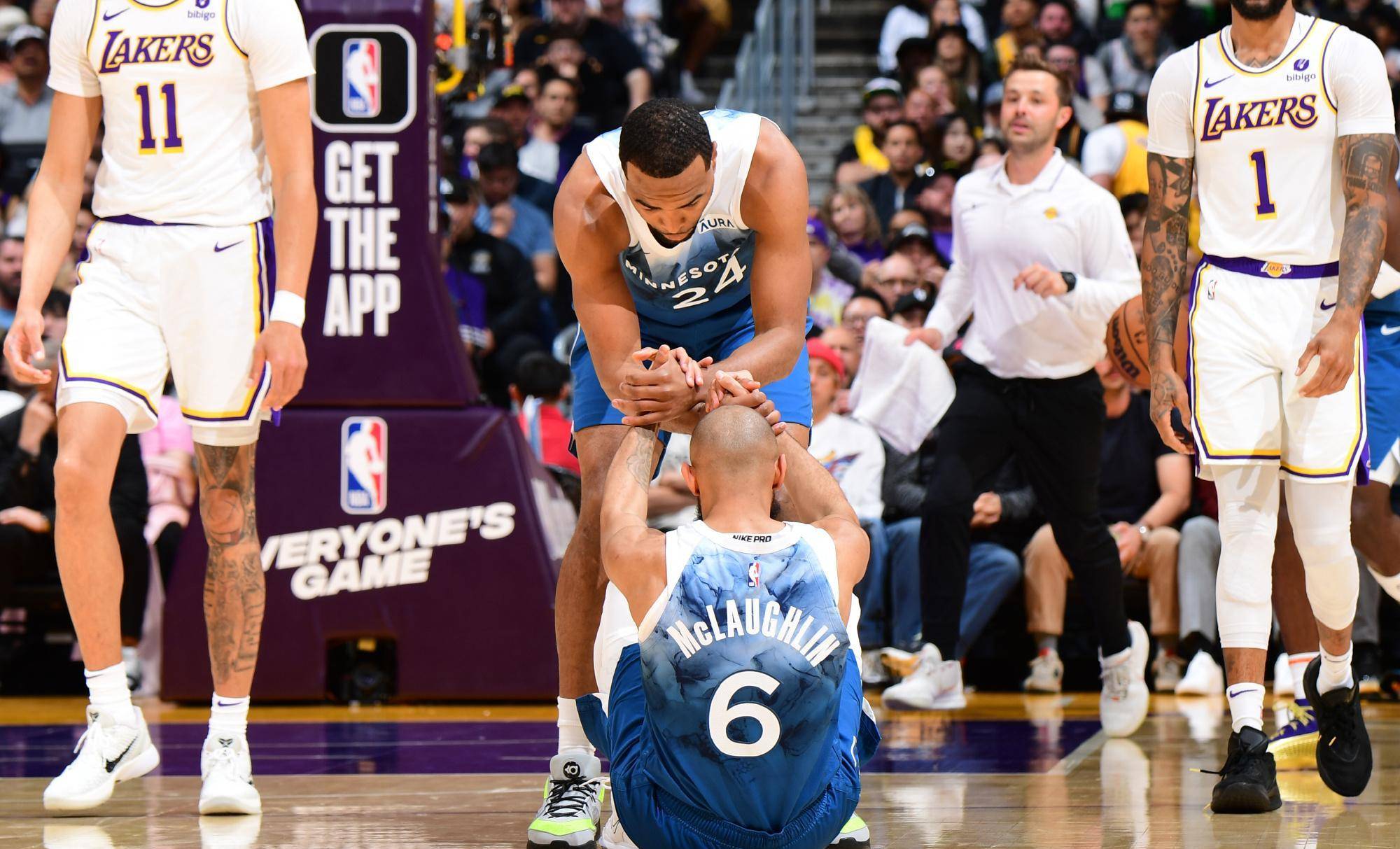 湖人险胜掘金,浓眉哥狂砍分 湖人险胜掘金,浓眉哥狂砍分