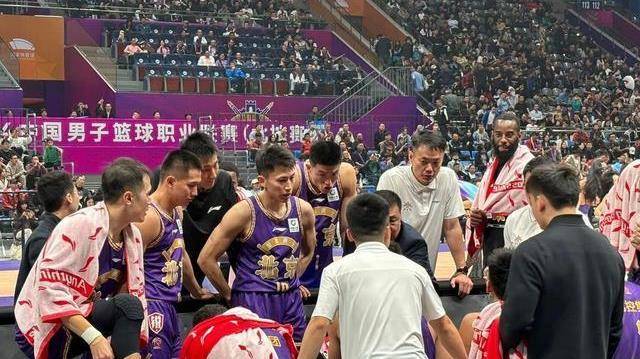 包含深圳队球员配合协作实现战术灵活的词条