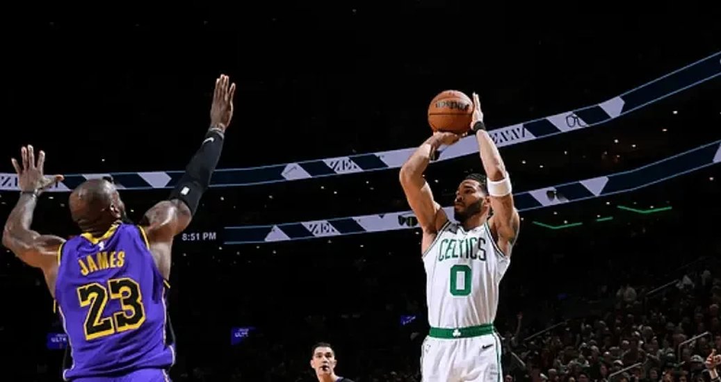 湖人击败凯尔特人，戴维斯全场最高篮板