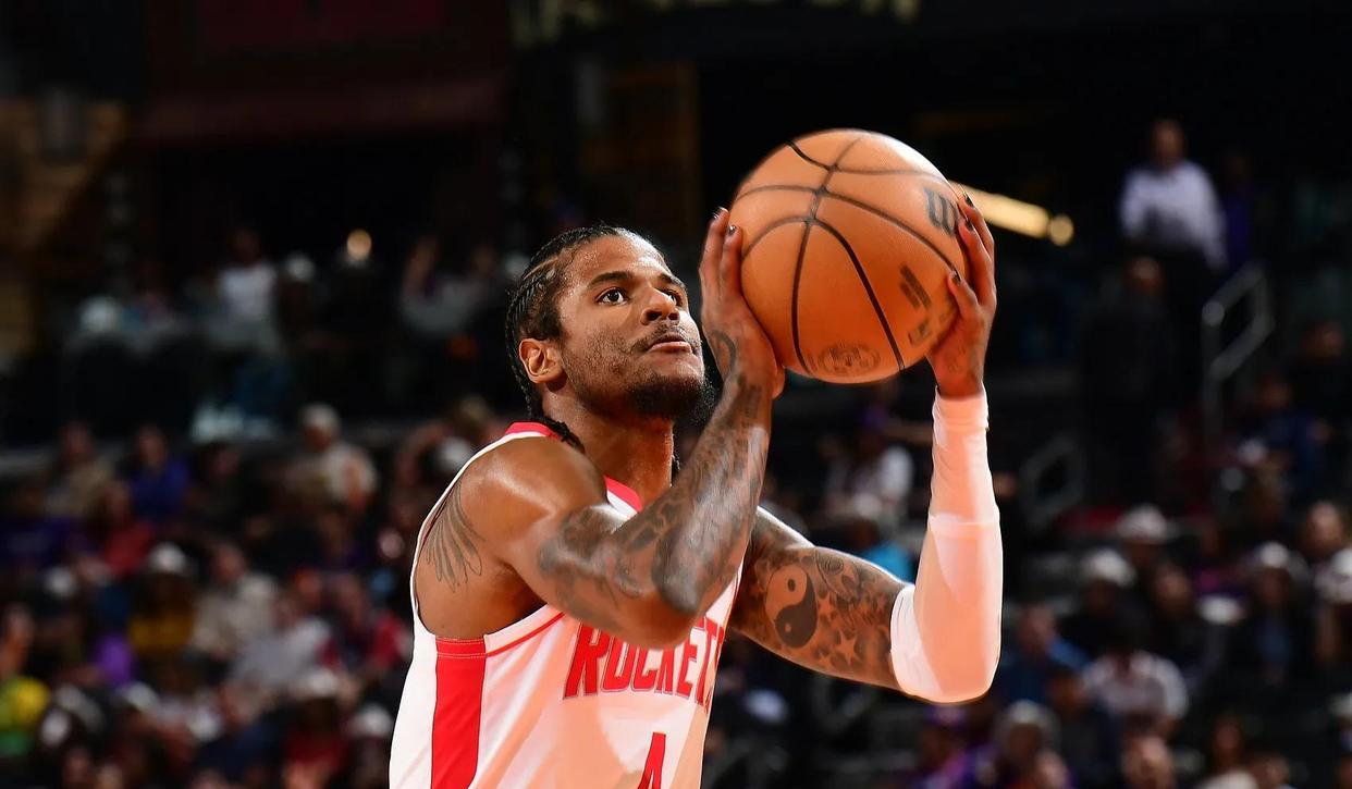 斯特林布鲁克砍下三双,火箭击败爵士 斯特林布鲁克砍下三双,火箭击败爵士