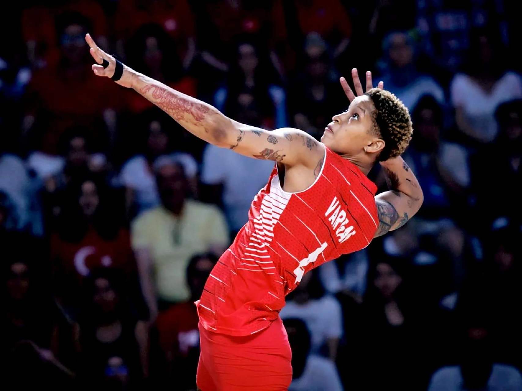 欧锦赛半决赛胜负激烈,球员实力均匀 欧锦赛半决赛胜负激烈,球员实力均匀