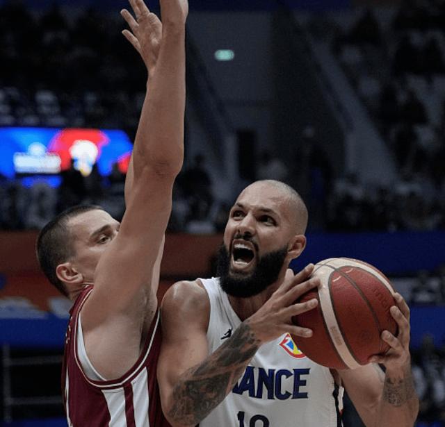 包含拉脱维亚队成功逆袭，跻身八强的词条