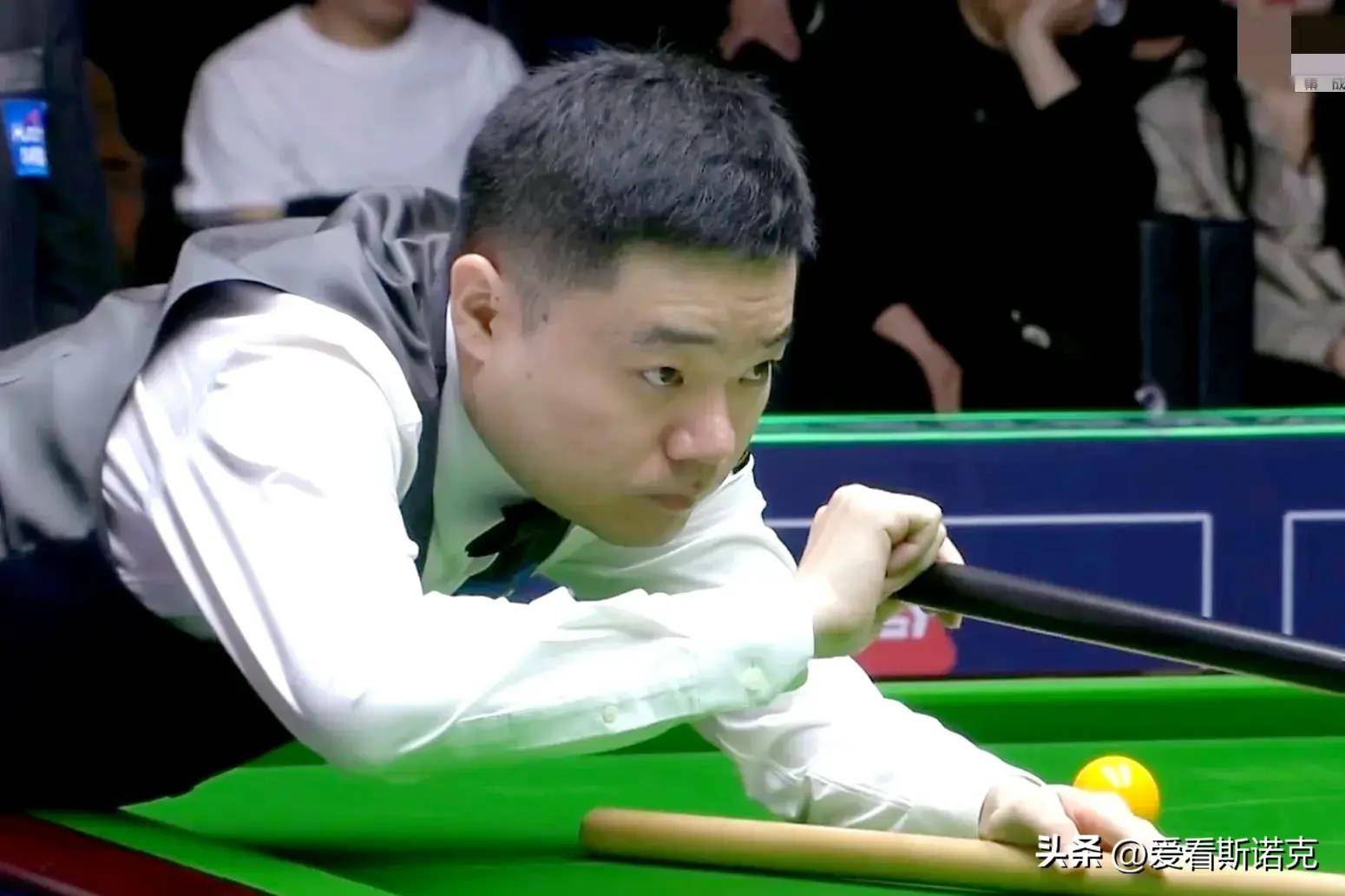 包含拉脱维亚队成功逆袭，跻身八强的词条