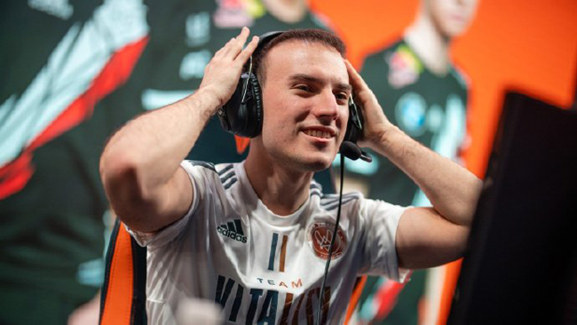 EG鏖战GEN，Ruler团战一打五峡谷大战四强赛，留下经典瞬间的简单介绍