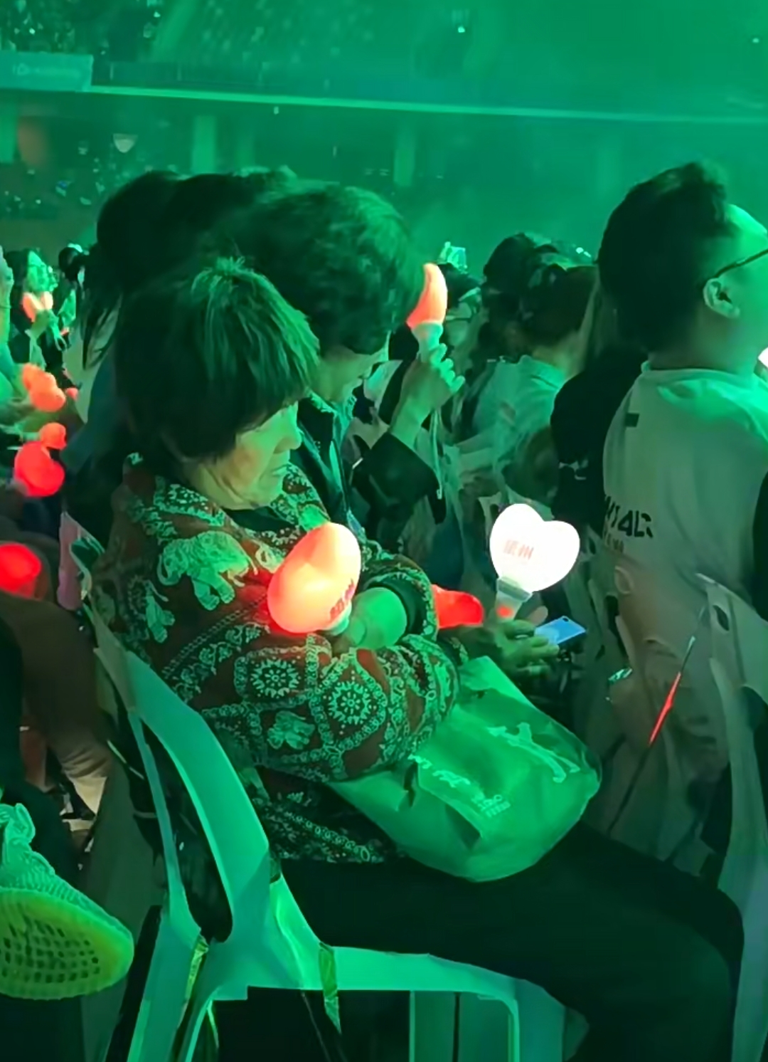 EDG血洗PSG,Jankos线上压制力十足焦点之战四强赛,点燃全场激情 EDG血洗PSG,Jankos线上压制力十足焦点之战四强赛,点燃全场激情