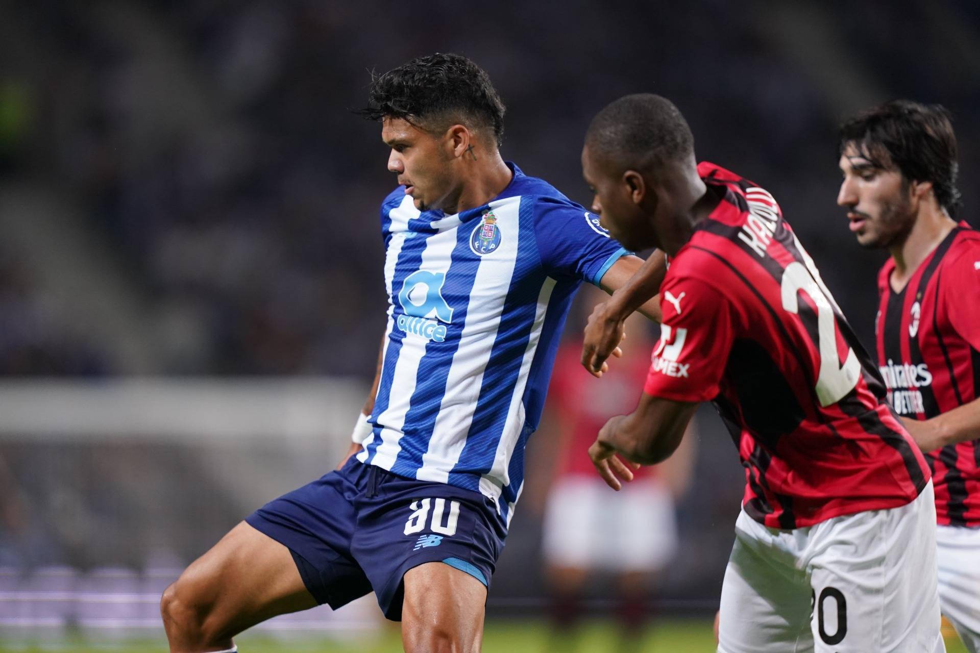 欧洲劲旅惜败,抢夺胜利积极努力 欧洲劲旅惜败,抢夺胜利积极努力