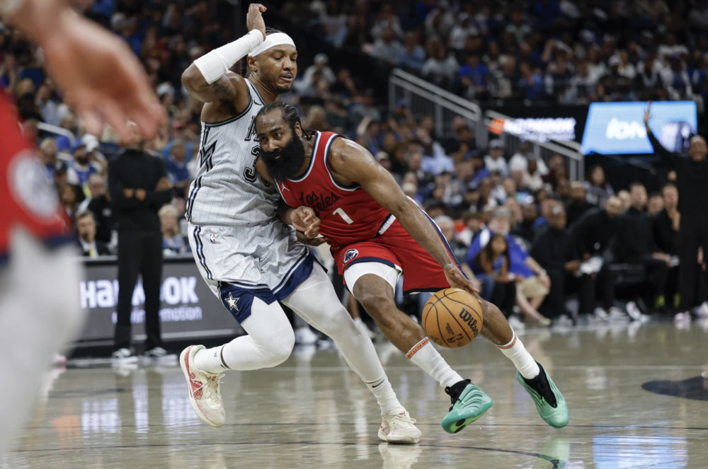 詹姆斯封盖乔治，湖人击败快船重夺榜首