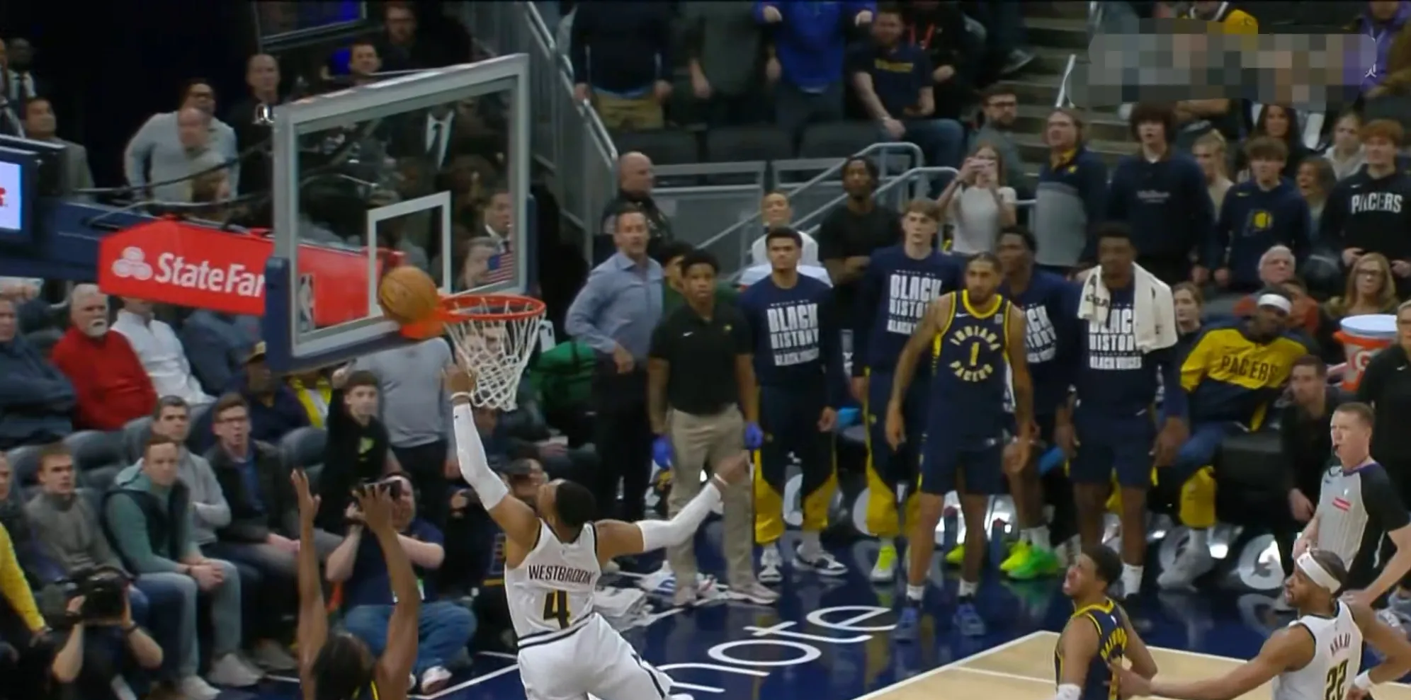 开拓者战胜掘金迎来季后赛开门红