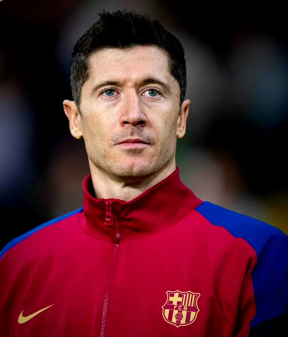 包含莱万特沦为卫冕冠军，面临保级压力的词条