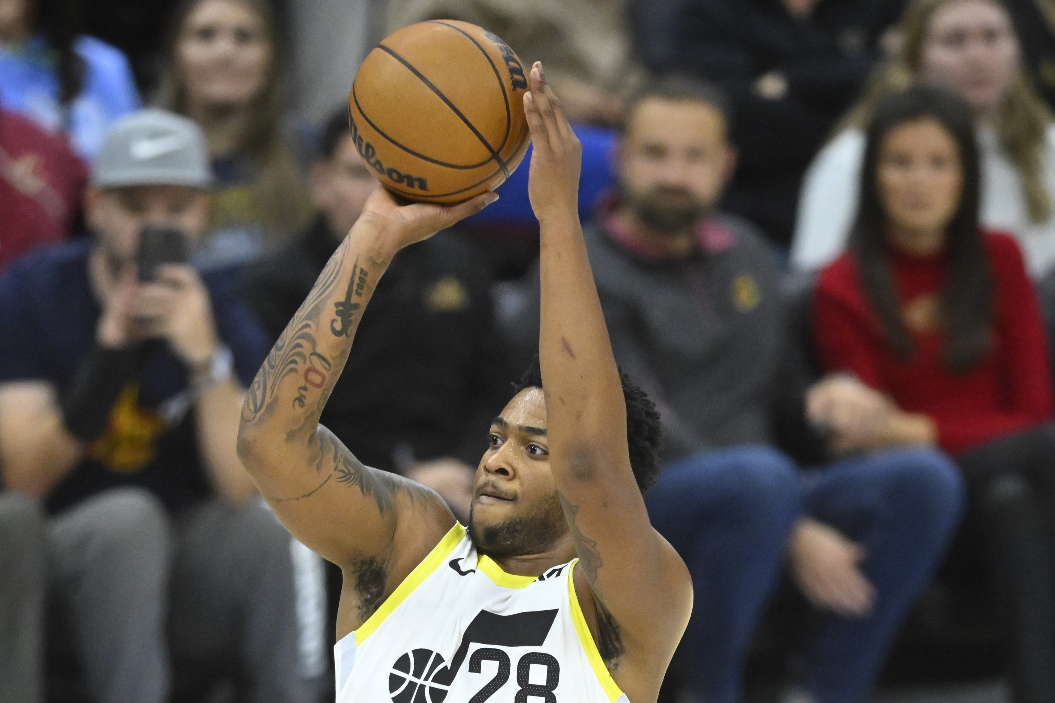 爵士主帅因伤缺席比赛，球队战术受影响？