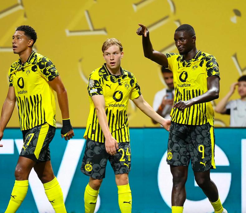 红牛二队完胜梅赛德斯,诺里斯点燃赛场 红牛二队完胜梅赛德斯,诺里斯点燃赛场